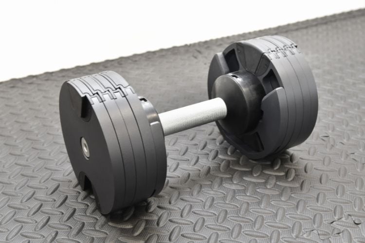 Adjustable dumbbells for strength training